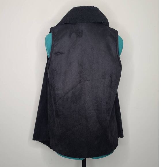 Chaps black faux suede and sherpa fleece lined vest - medium - Picture 2 of 3